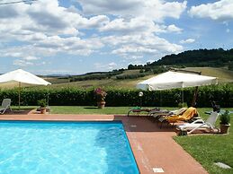 Belvilla by OYO Nice Apartment With Swimming Pool