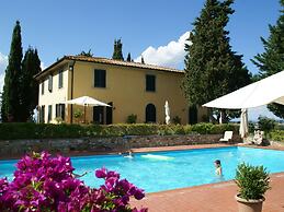 Belvilla by OYO Nice Apartment With Swimming Pool