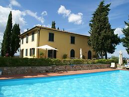 Belvilla by OYO Nice Apartment With Swimming Pool