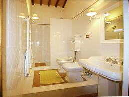 Belvilla by OYO Nice Apartment With Swimming Pool