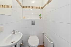 Enticing Holiday Home in Eastermar near Burgumer Mar Lake