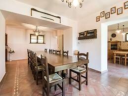 Villa in Tavoleto With Pool
