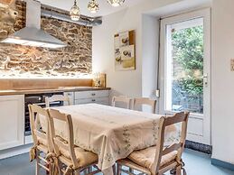 Enticing Holiday Home in Viroinval near Forest