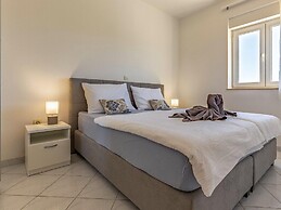 Classy Apartment in Banjole near Beach & Pula City