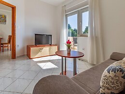 Classy Apartment in Banjole near Beach & Pula City