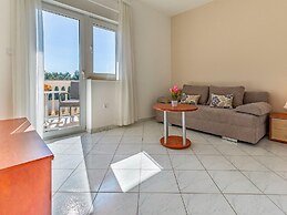 Classy Apartment in Banjole near Beach & Pula City