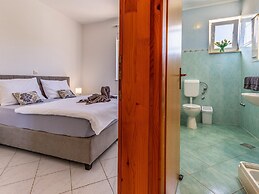 Classy Apartment in Banjole near Beach & Pula City