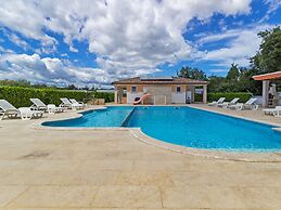 Classy Apartment in Banjole near Beach & Pula City