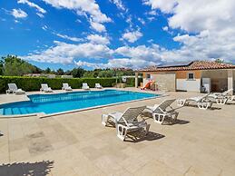 Classy Apartment in Banjole near Beach & Pula City