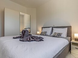 Classy Apartment in Banjole near Beach & Pula City