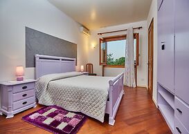 Villa in Pozzallo Near Sandy Beaches