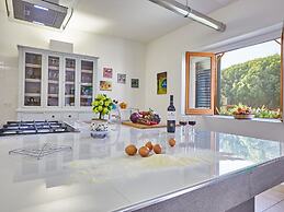 Belvilla by Oyo Villa Opale