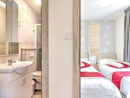 Alluring Mobile Home in Banjole With Swimming Pool