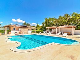 Alluring Mobile Home in Banjole With Swimming Pool