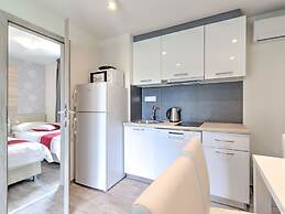 Alluring Mobile Home in Banjole With Swimming Pool