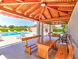 Alluring Mobile Home in Banjole With Swimming Pool