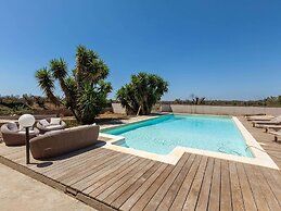 Belvilla by OYO Pool Villa Torre San Giovanni