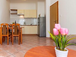 Lovely Apartment in Banjole near Beach & Town Center