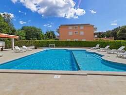 Lovely Apartment in Banjole near Beach & Town Center