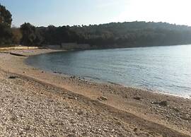 Lovely Apartment in Banjole near Beach & Town Center