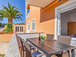 Lovely Apartment in Banjole near Beach & Town Center