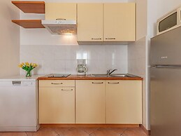 Lovely Apartment in Banjole near Beach & Town Center