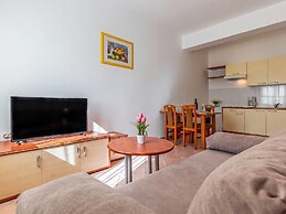 Lovely Apartment in Banjole near Beach & Town Center