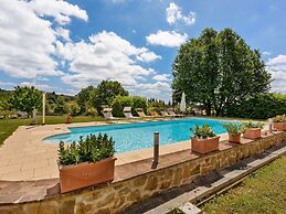 Belvilla by OYO Plush Holiday Home With Garden