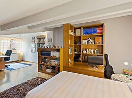 Belvilla by OYO Plush Holiday Home With Garden