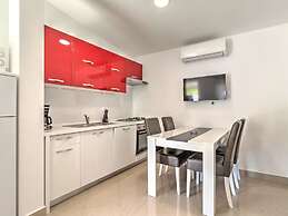 Garden-view Holiday Home in Banjole near Beach & Boat Excursions