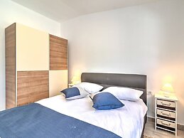 Garden-view Holiday Home in Banjole near Beach & Boat Excursions