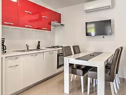 Garden-view Holiday Home in Banjole near Beach & Boat Excursions