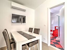 Garden-view Holiday Home in Banjole near Beach & Boat Excursions