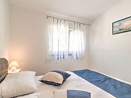 Garden-view Holiday Home in Banjole near Beach & Boat Excursions