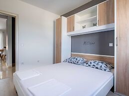 Lovely Apartment in Novalja near Sea Beach & Town Center