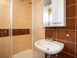 Lovely Apartment in Novalja near Sea Beach & Town Center