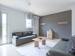 Lovely Apartment in Novalja near Sea Beach & Town Center