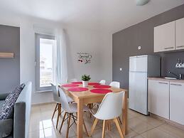 Lovely Apartment in Novalja near Sea Beach & Town Center