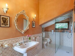 Lavish Home in Fermo With Pool