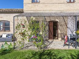 Lavish Home in Fermo With Pool