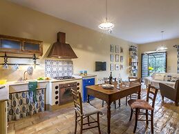 Lavish Home in Fermo With Pool