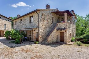 Cozy Stay With Scenic Views