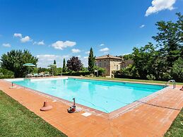 Holiday Home in Tuscany With Shared Pool