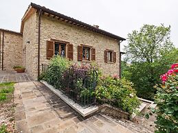 Villa in Belforte All'isauro With Pool