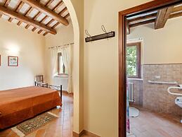 Villa in Belforte All'isauro With Pool