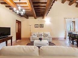Villa in Belforte All'isauro With Pool