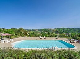 Villa in Belforte All'isauro With Pool