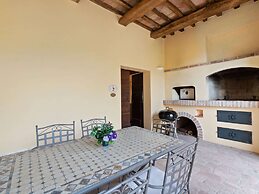 Villa in Belforte All'isauro With Pool