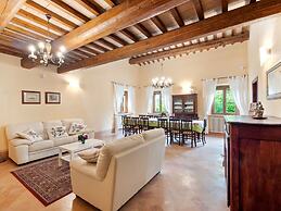 Villa in Belforte All'isauro With Pool