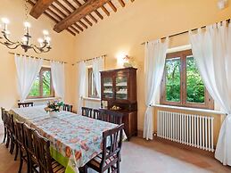 Villa in Belforte All'isauro With Pool